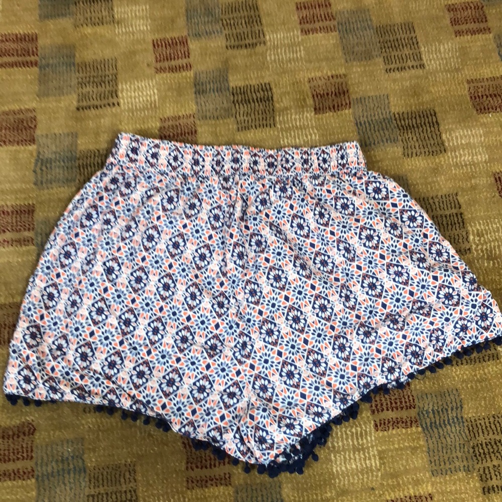 Patterned Shorts - Picture 2 of 3